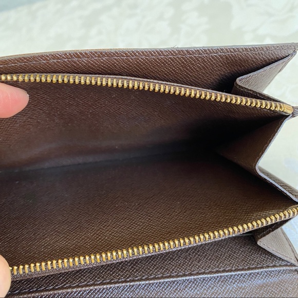 LOUIS VUITTON Damier Ebene Sarah Wallet - Picture 11 of 13